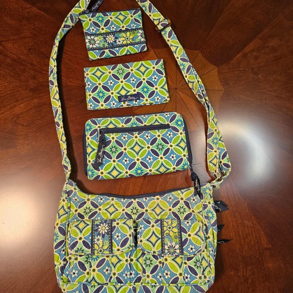 Vera Bradley Daisy Daisy geometric floral Crossbody Bag Set (4pc set)